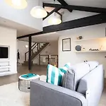 Three Bed With City View Shoreditch Perfect For Business Corporate Stays By Belvilla