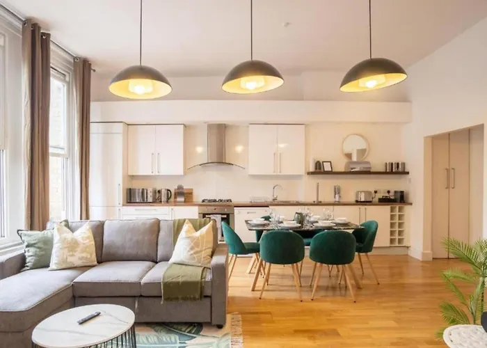Three Bed With City View Shoreditch Perfect For Business Corporate Stays By Belvilla